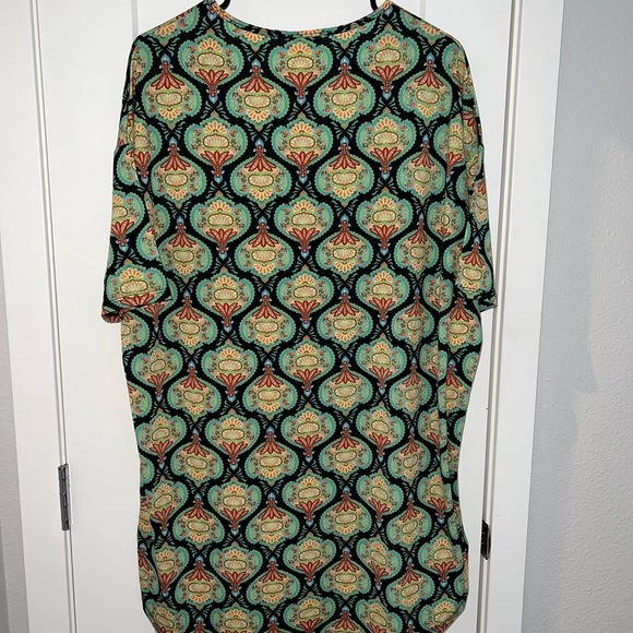 Lularoe Tee - Picture 2 of 4